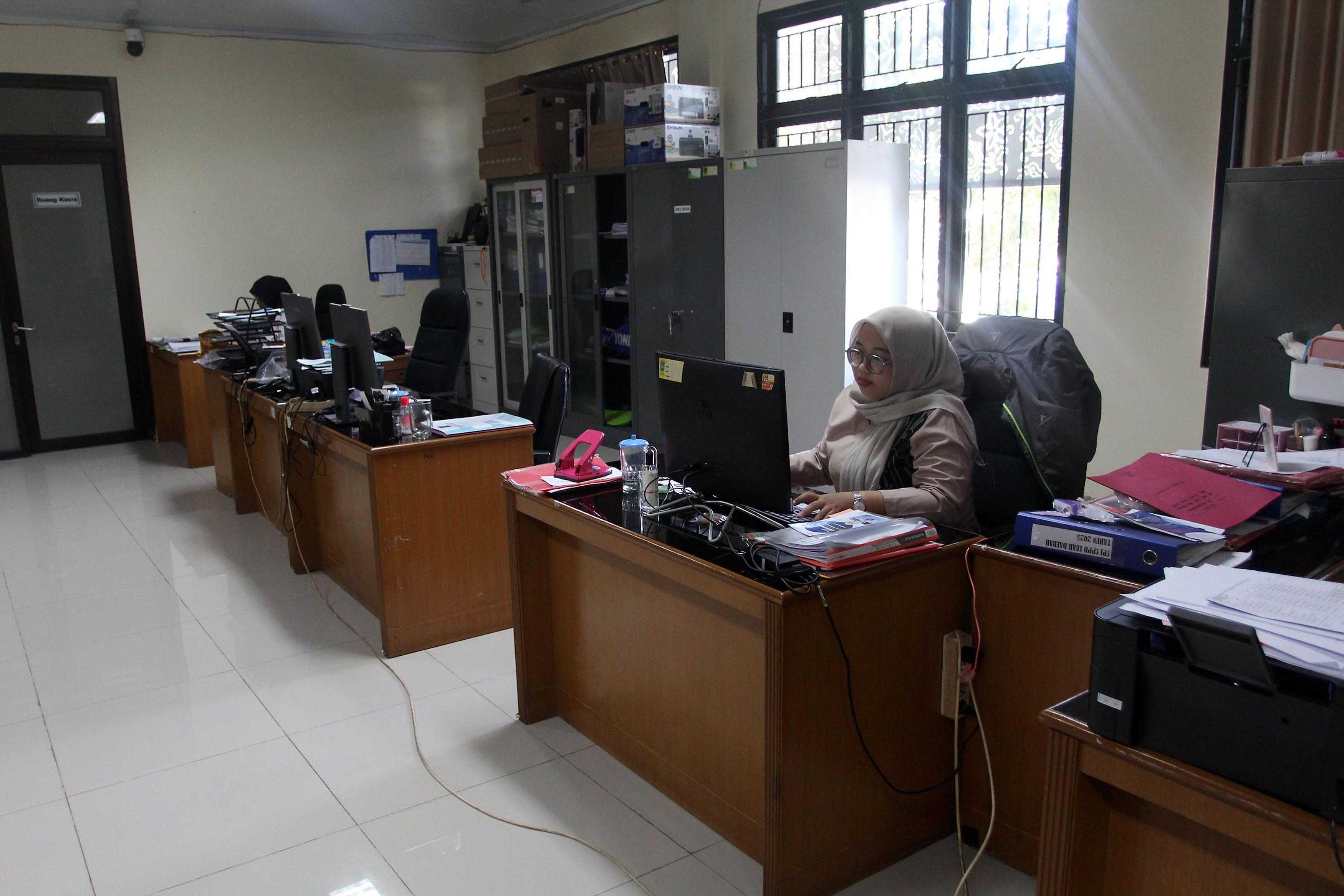 Foto-foto Suasana Jum'at Perdana WFH ASN Hari Ini, 10 April