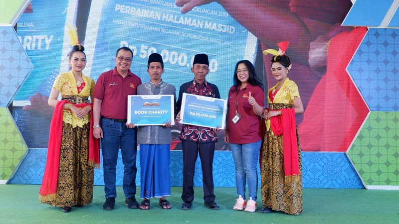 Donasi Buku dan Penyaluran Bantuan Sosial Warnai Peluncuran Komunitas Milenial Angkasa Pura I di Magelang