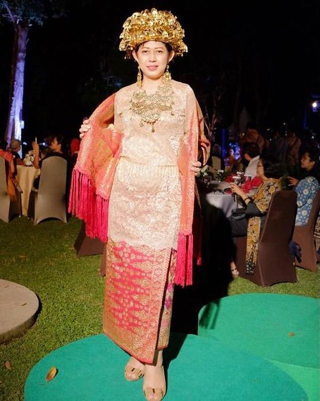 Pakaian Adat Jambi Pria dan Wanita Lengkap dengan Aksesorisnya