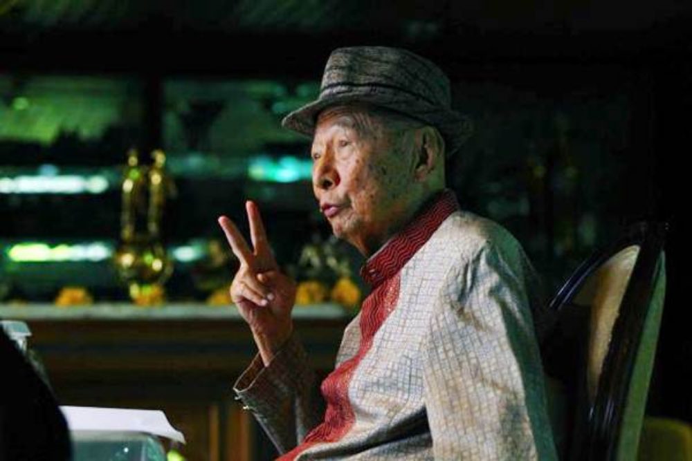 Chairman Ciputra Group, Ciputra menyampaikan paparan saat menerima kunjungan Tim Bisnis Indonesia, di kediamannya di Jakarta, Senin (14/8). Dalam kesempatan itu Ciputra menyampaikan paparan mengenai filosofi Ciputra Way./JIBI-Dwi Prasetya