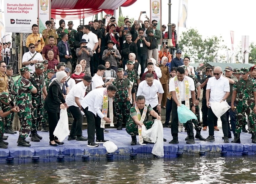 Mandiri Sahabat Desa Dorong Ekonomi dengan Aksi Bersih Waduk di Jabar