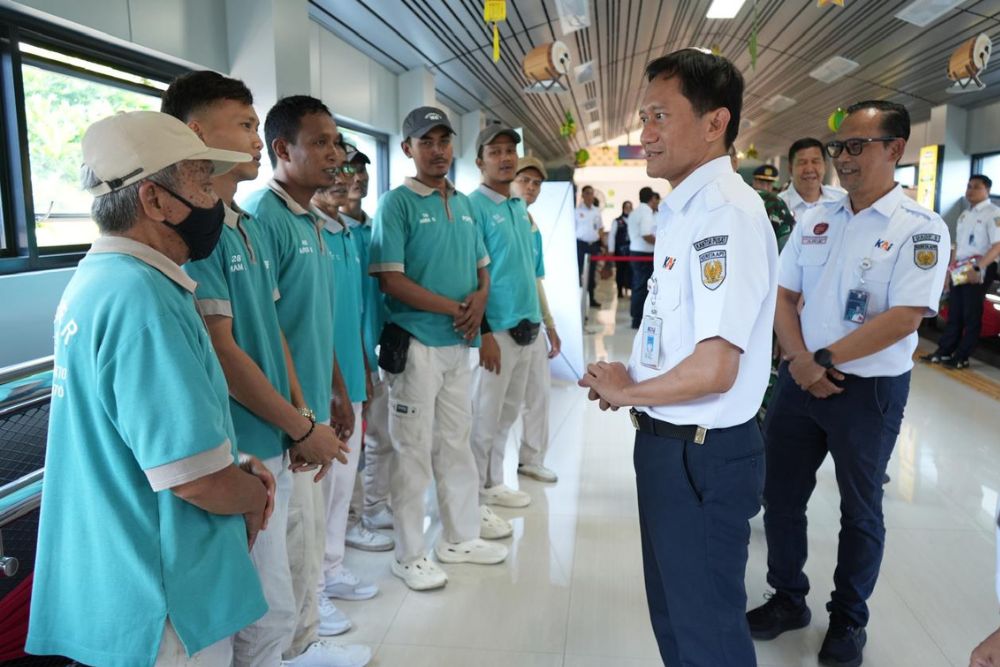 Direktur Utama KAI Tinjau Posko Angkutan Lebaran di Purwokerto