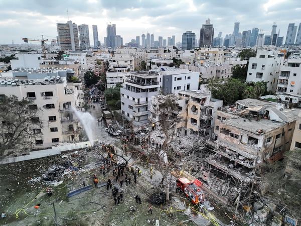 Ini Foto-foto Bangunan di Israel yang Hancur Usai Dirudal Iran
