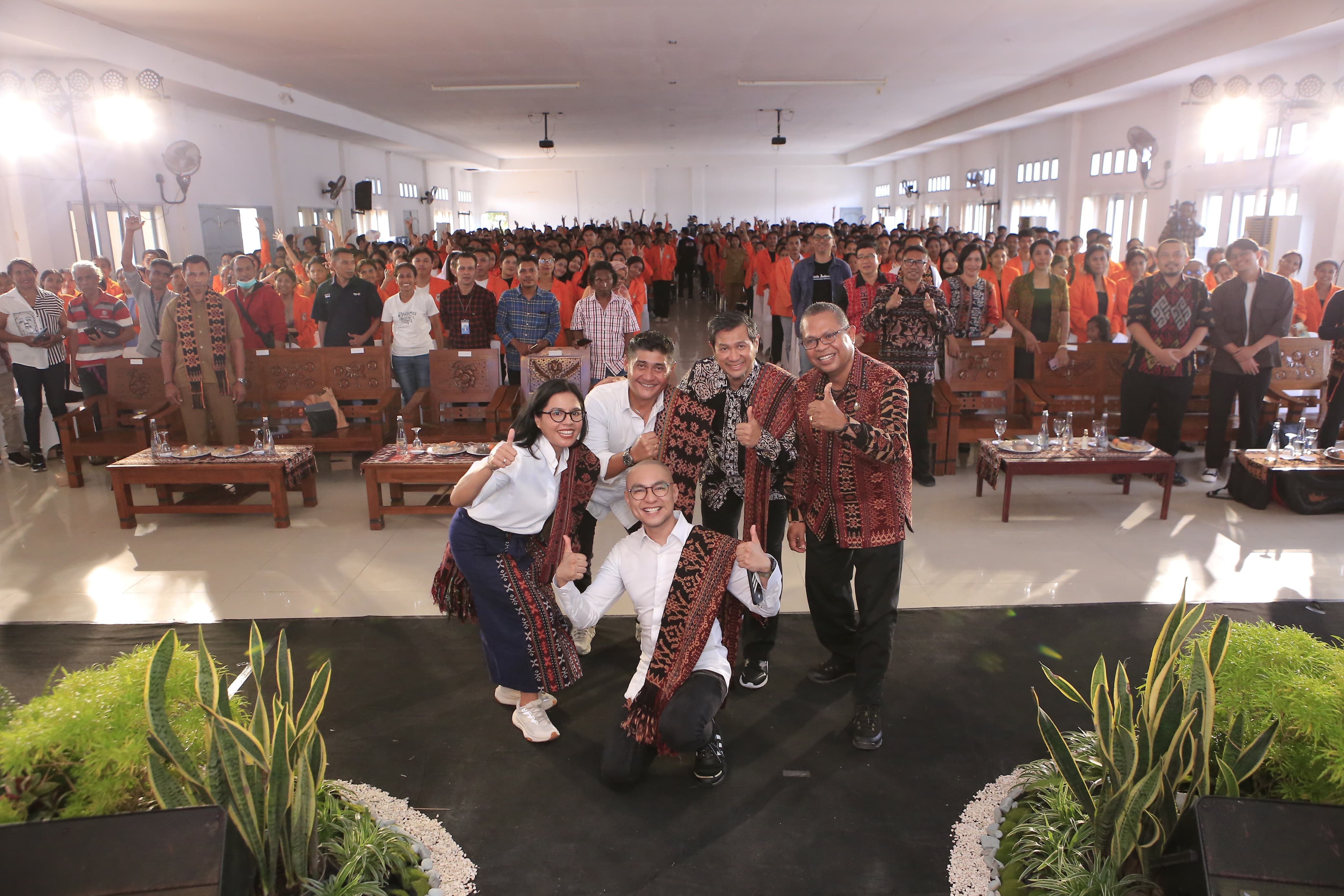Indosat, Bisnis Indonesia, Komdigi dan Unipa berkolaborasi dalam meningkatkan literasi digital di Kabupaten Sikka, Nusa Tenggara
