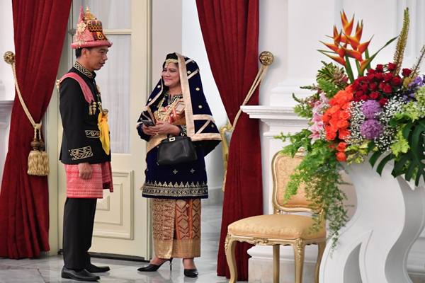 Mesranya, Jokowi dan Iriana di Balik Pintu Istana Jelang  HUT Ke-73 RI