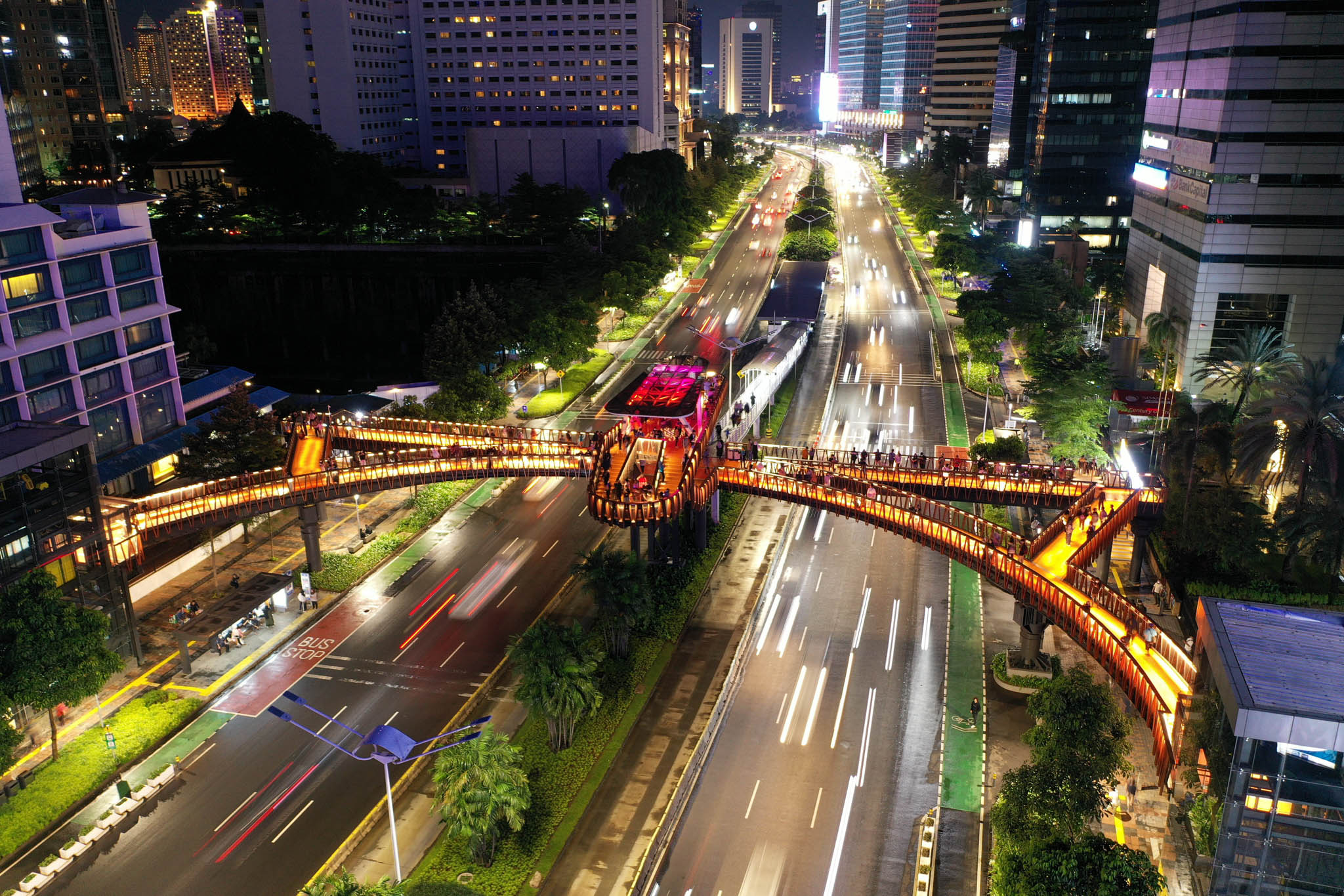 Jembatan Penyeberangan Orang Pinisi Karet Sudirman - Dok Portal Informasi Indonesia