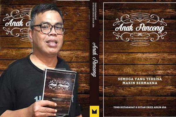Komedian Abdel Achrian Luncurkan Buku Anak Pancong Bersama Teman-Teman Nongkrongnya