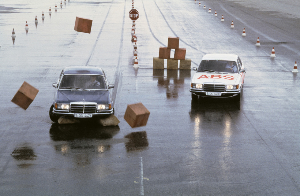 World Premiere 1978 di Mercedes-Benz S-Class, ABS Berumur 40 Tahun
