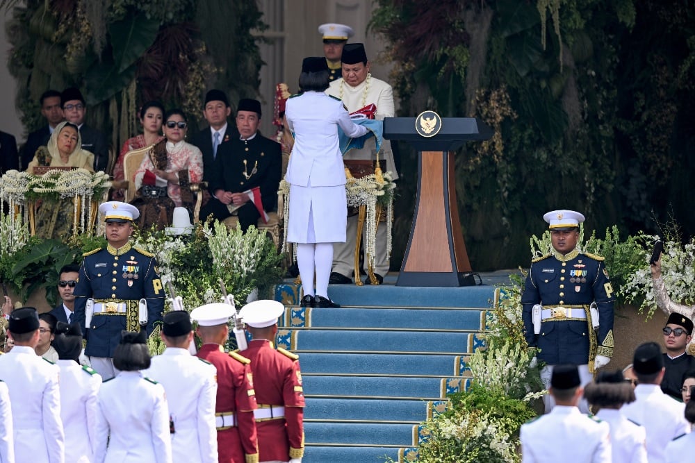 Potret Khidmat Detik-Detik Proklamasi dan Momen Perdana Prabowo Cium Merah Putih