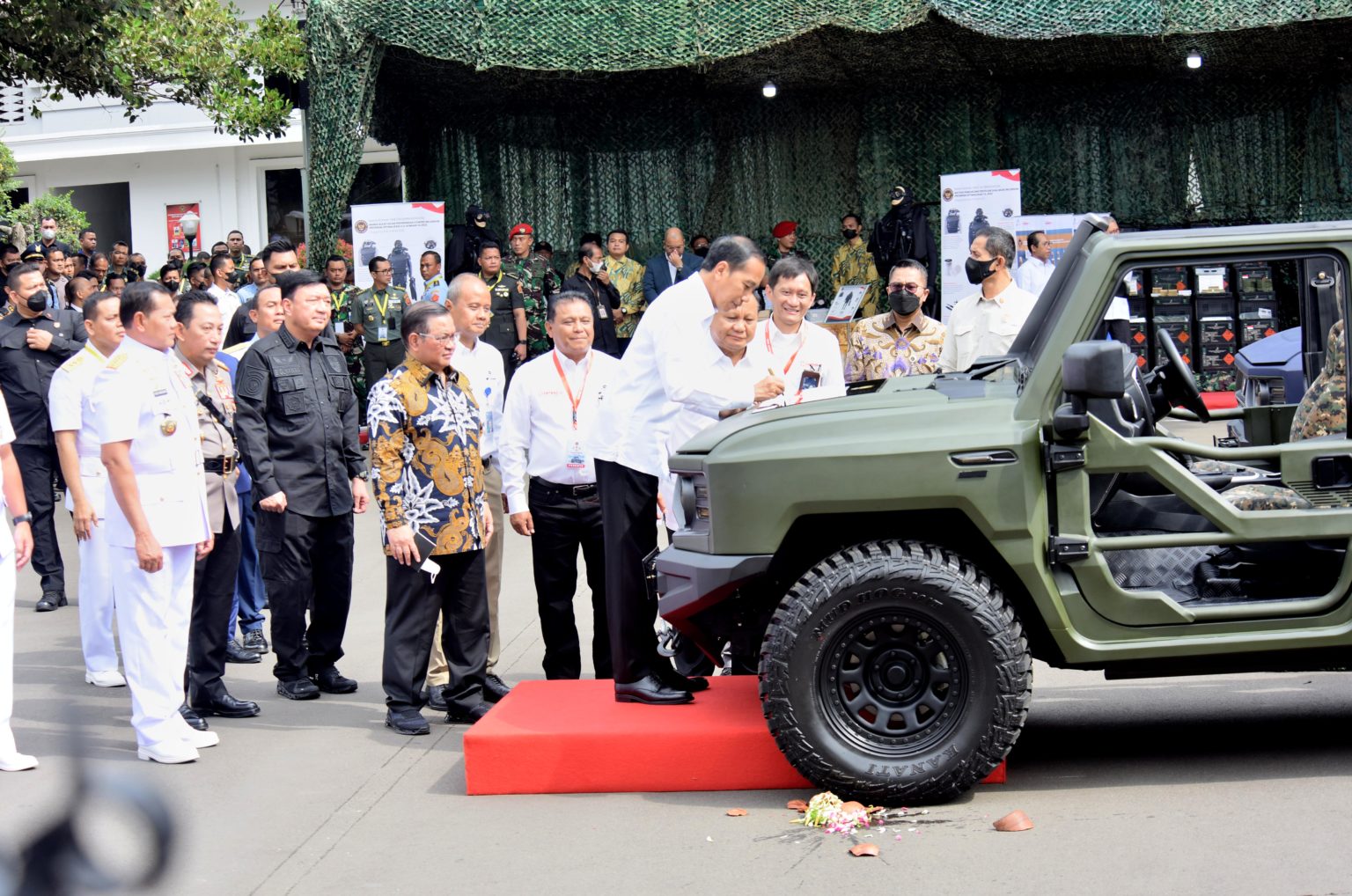 Presiden Jokowi bersama Prabowo, Jajal dan Resmikan Nama Rantis Maung-Dok. Setkab RI