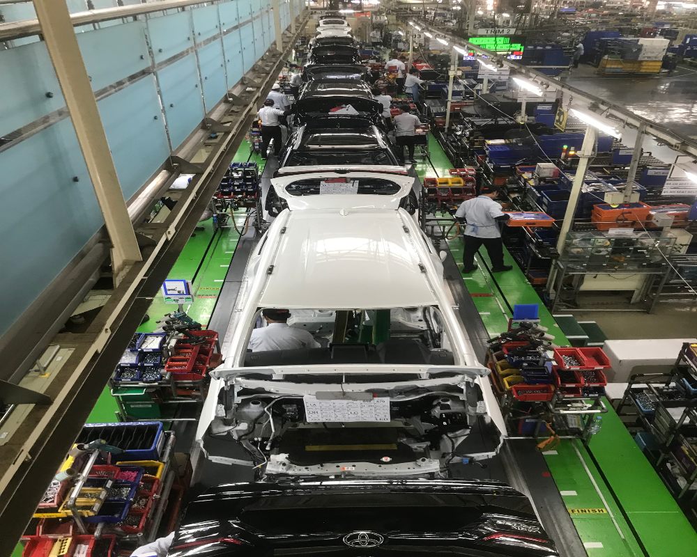 Elektrifikasi ala Toyota, Baterai Lokal van Karawang