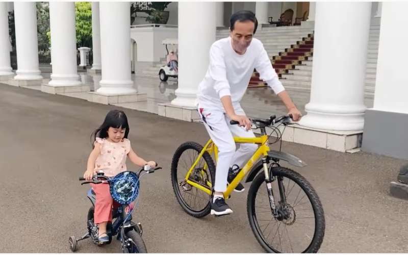 Sedah Mirah Nasution dan jokowi sepedaan bersama