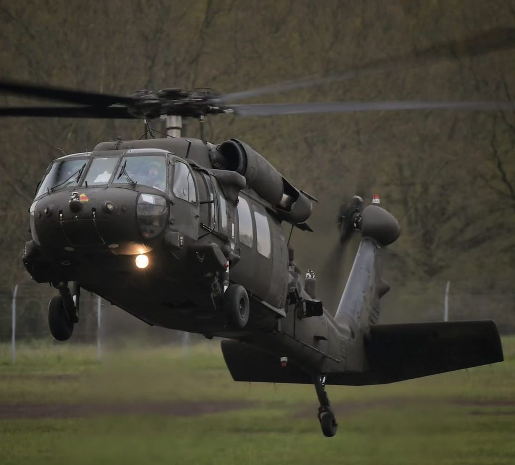Helikopter UH-60 Black Hawk mendarat/dok. tangkapan layan Instagram