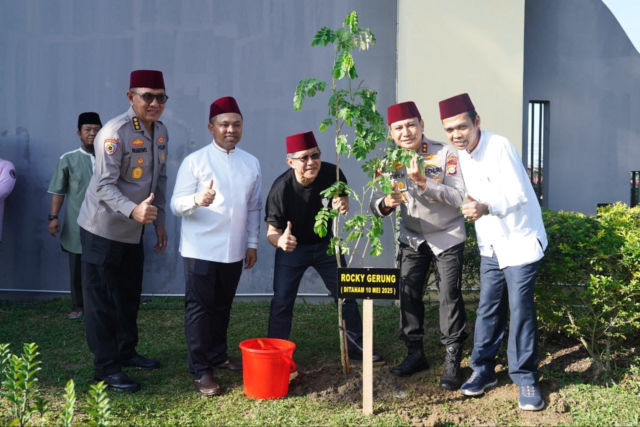Gubernur Riau, UAS, hingga Rocky Gerung Ajak Warga Tanam Pohon