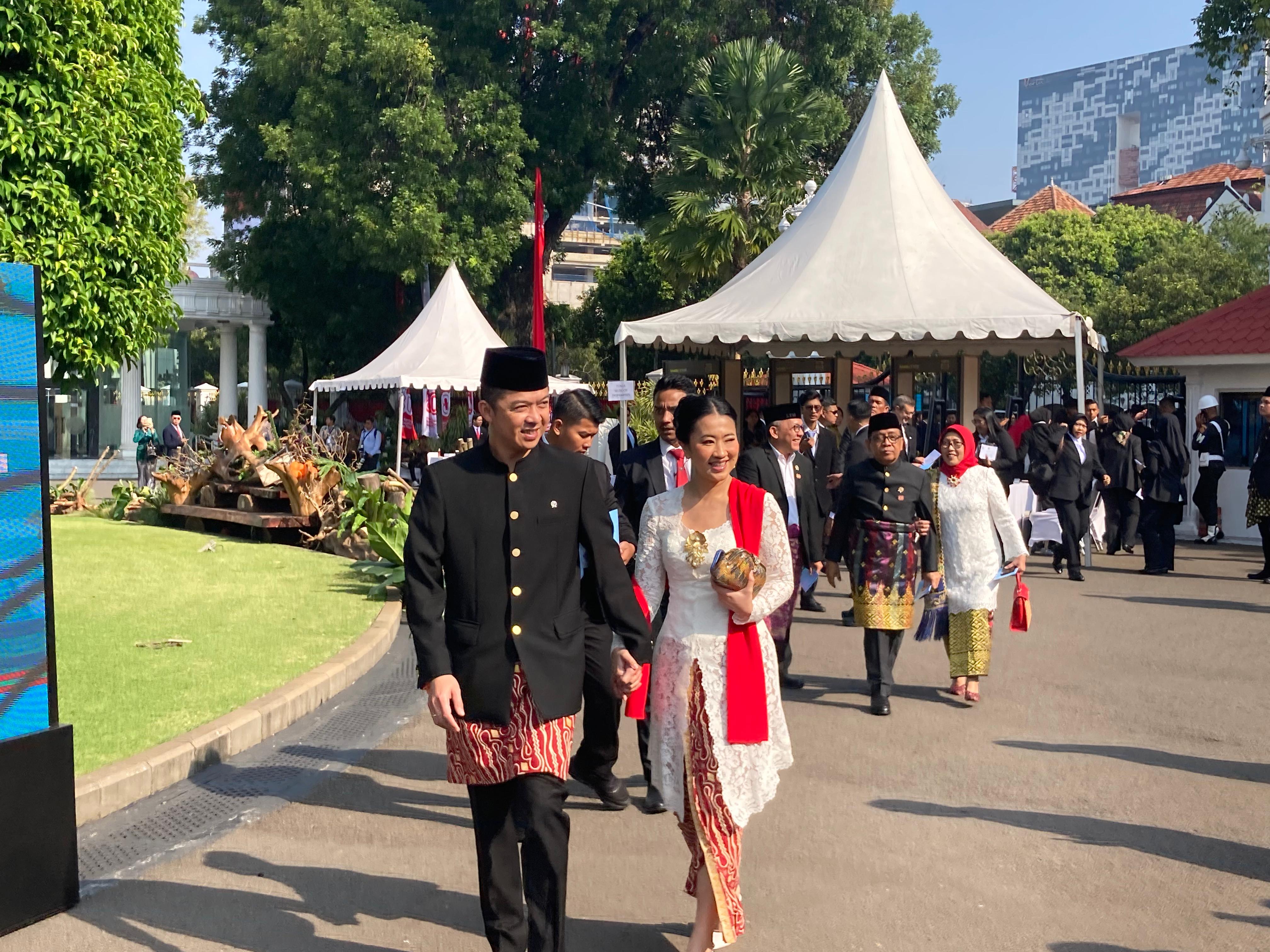 Foto-foto Menteri Prabowo Kompak Pakai Baju Adat saat HUT ke-80 RI