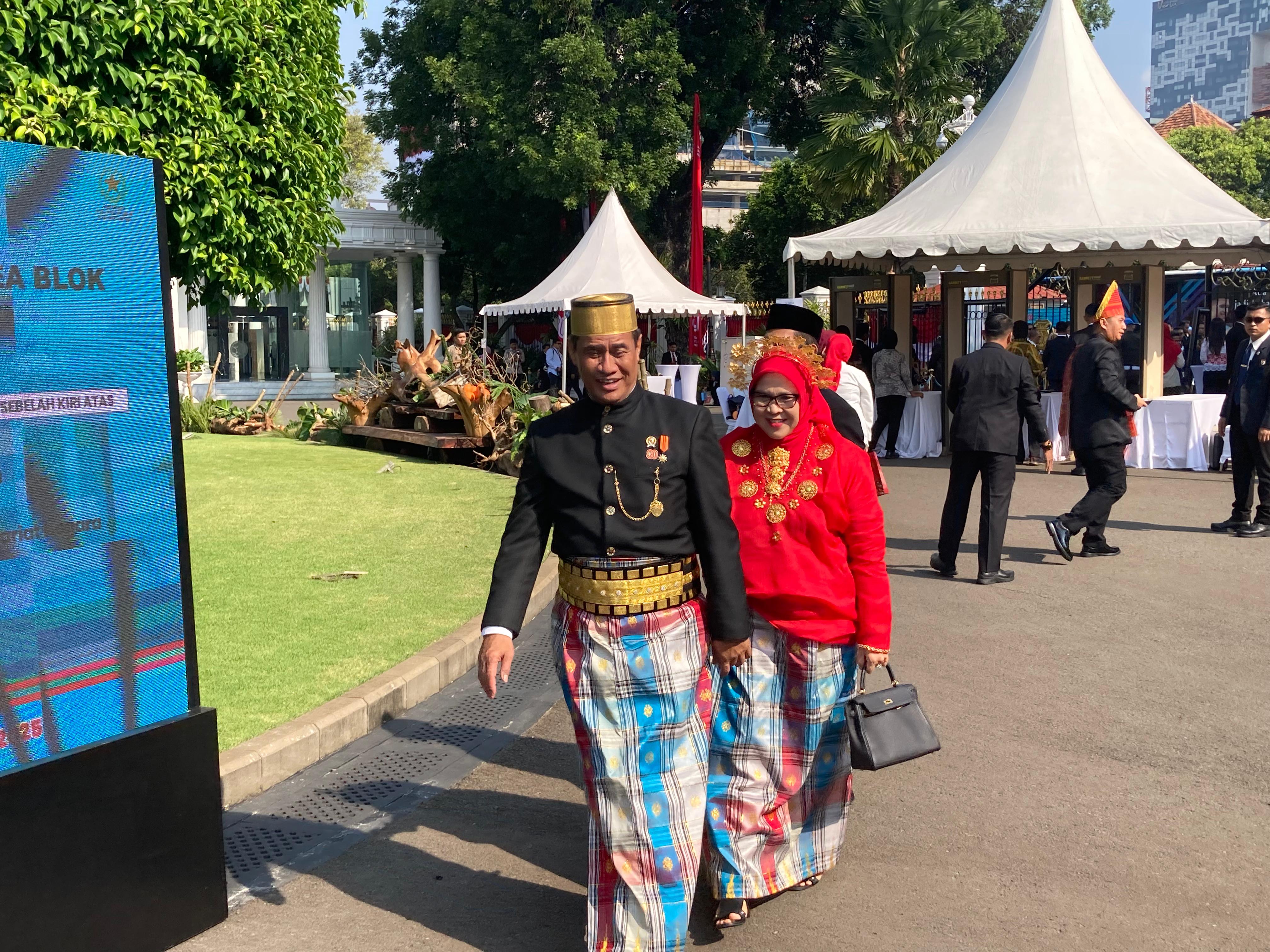 Foto-foto Menteri Prabowo Kompak Pakai Baju Adat saat HUT ke-80 RI