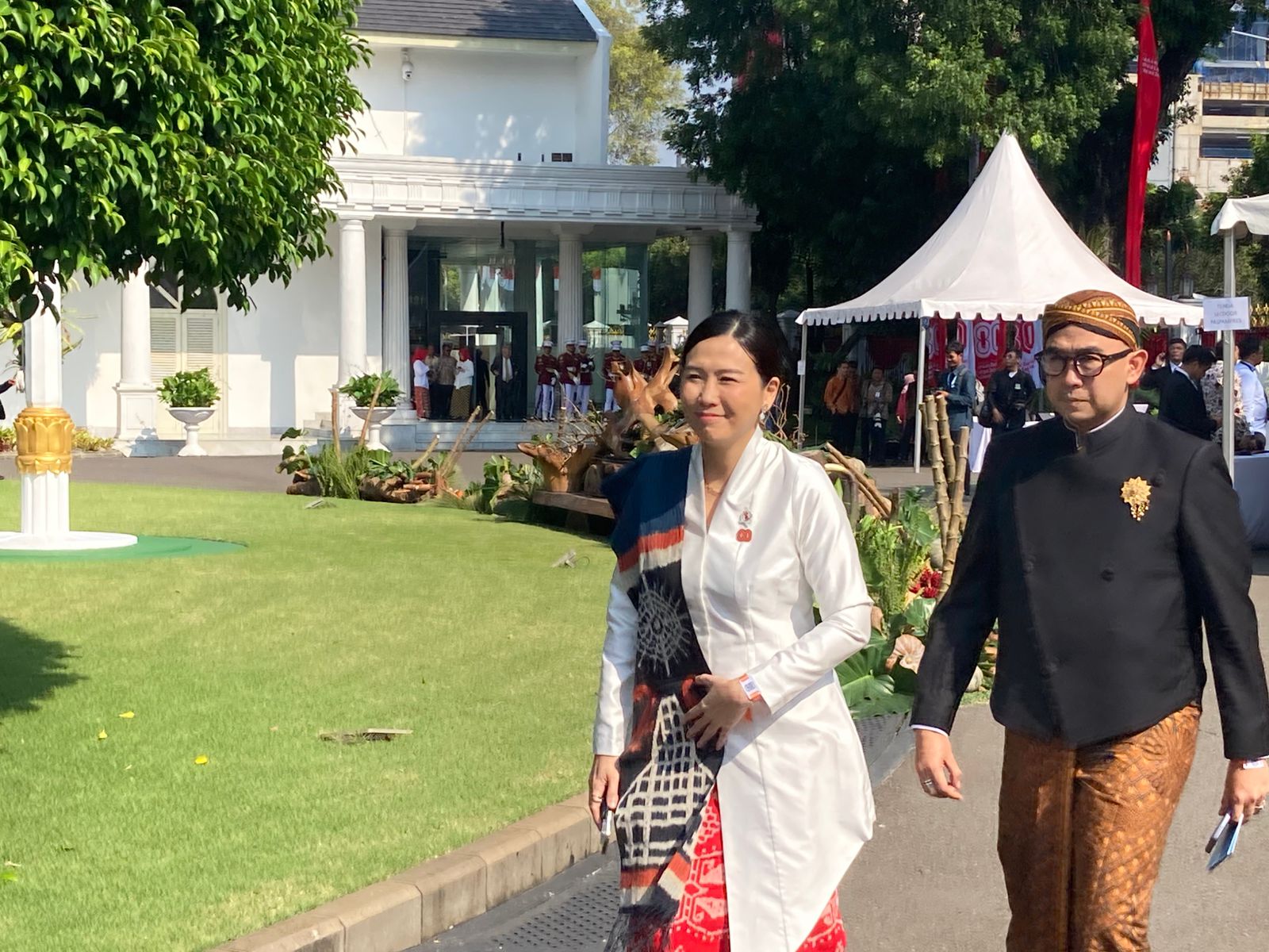 Foto-foto Menteri Prabowo Kompak Pakai Baju Adat saat HUT ke-80 RI