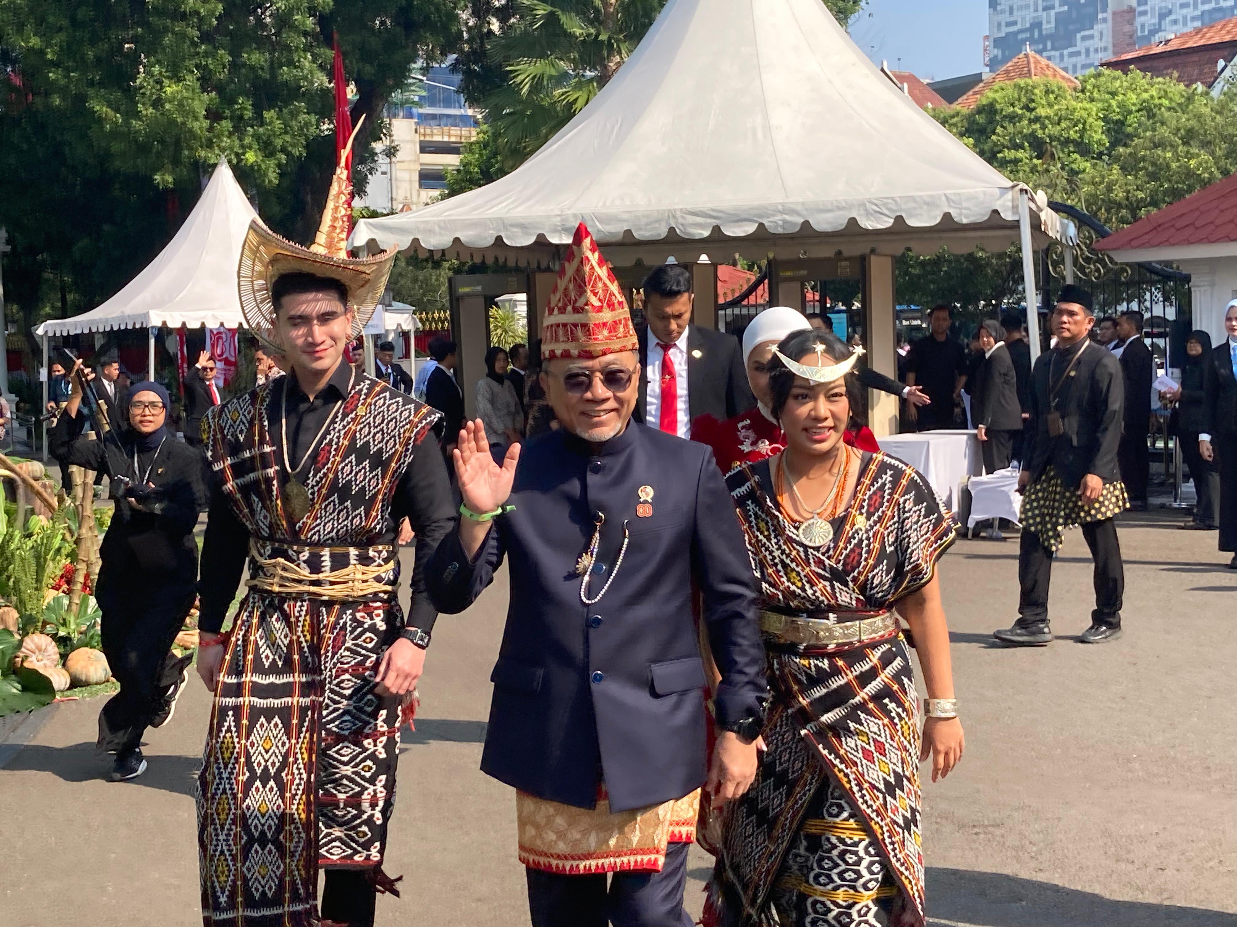 Foto-foto Menteri Prabowo Kompak Pakai Baju Adat saat HUT ke-80 RI