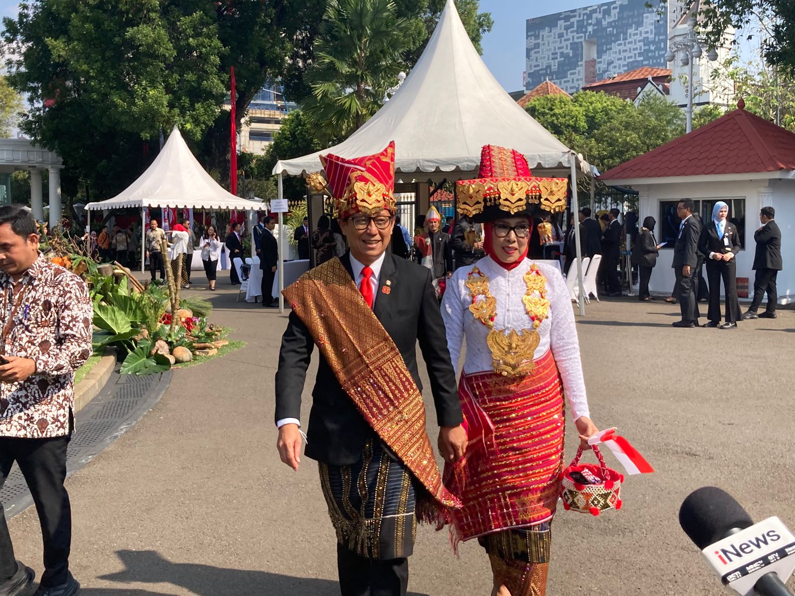 Foto-foto Menteri Prabowo Kompak Pakai Baju Adat saat HUT ke-80 RI