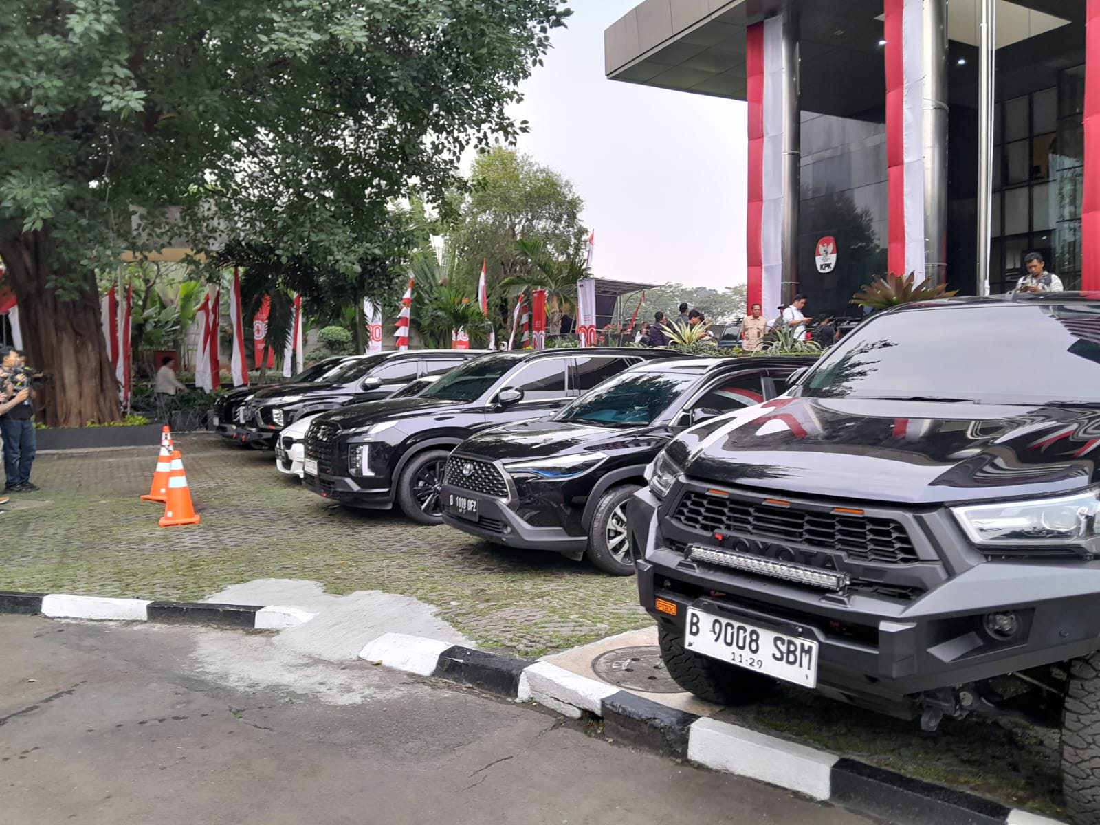 KPK Pamerkan Mobil dan Moge Hasil Sitaan OTT Noel Ebenezer: Expander, BMW, hingga Ducati