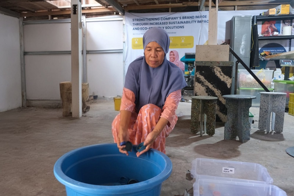 PLN dan Rappo Indonesia Ubah Sampah Plastik Jadi Produk Bernilai