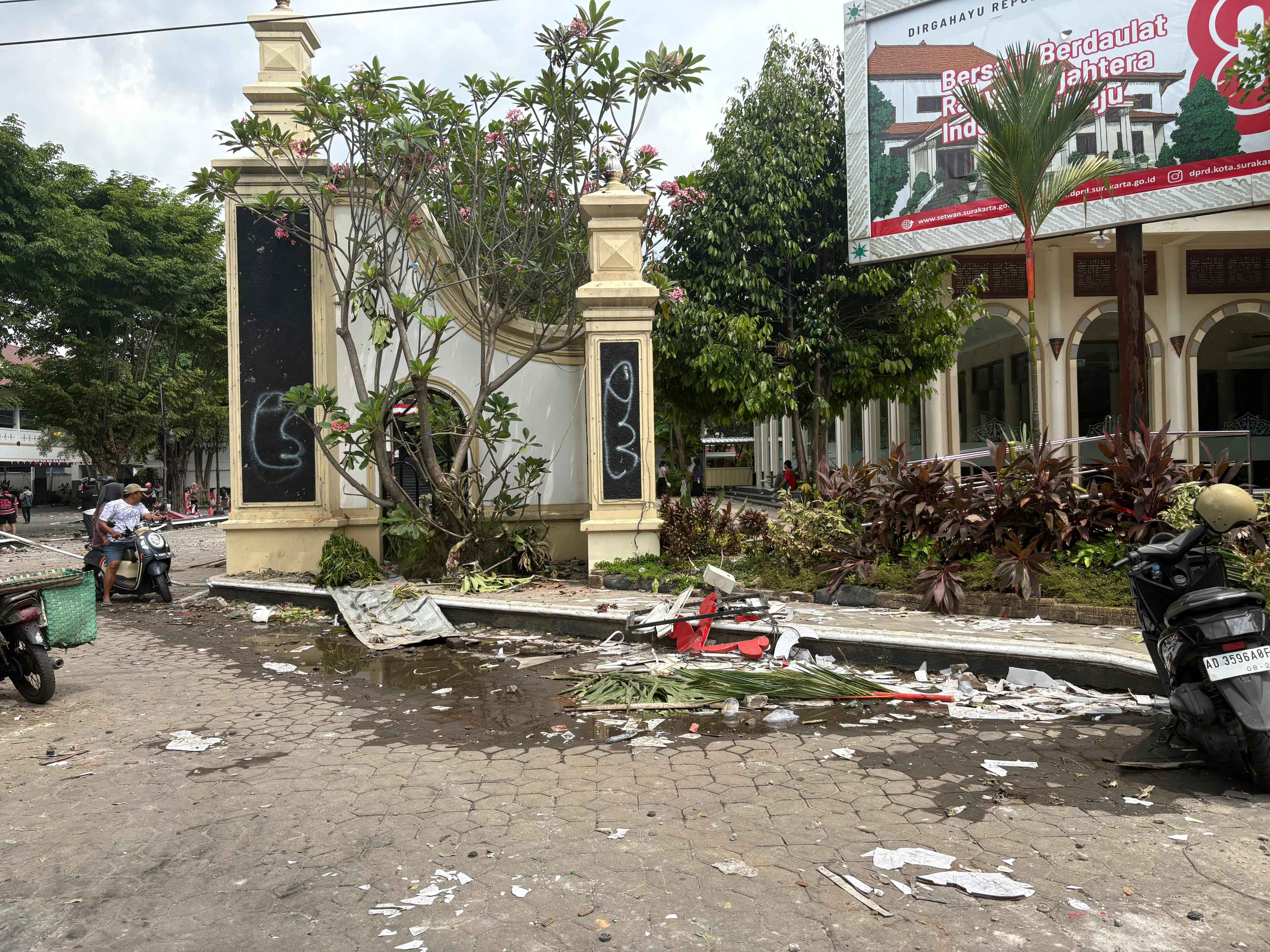 Foto-foto Kerusakan Gedung DPRD Solo Pasca Demo pada Jumat (29/8/2025)