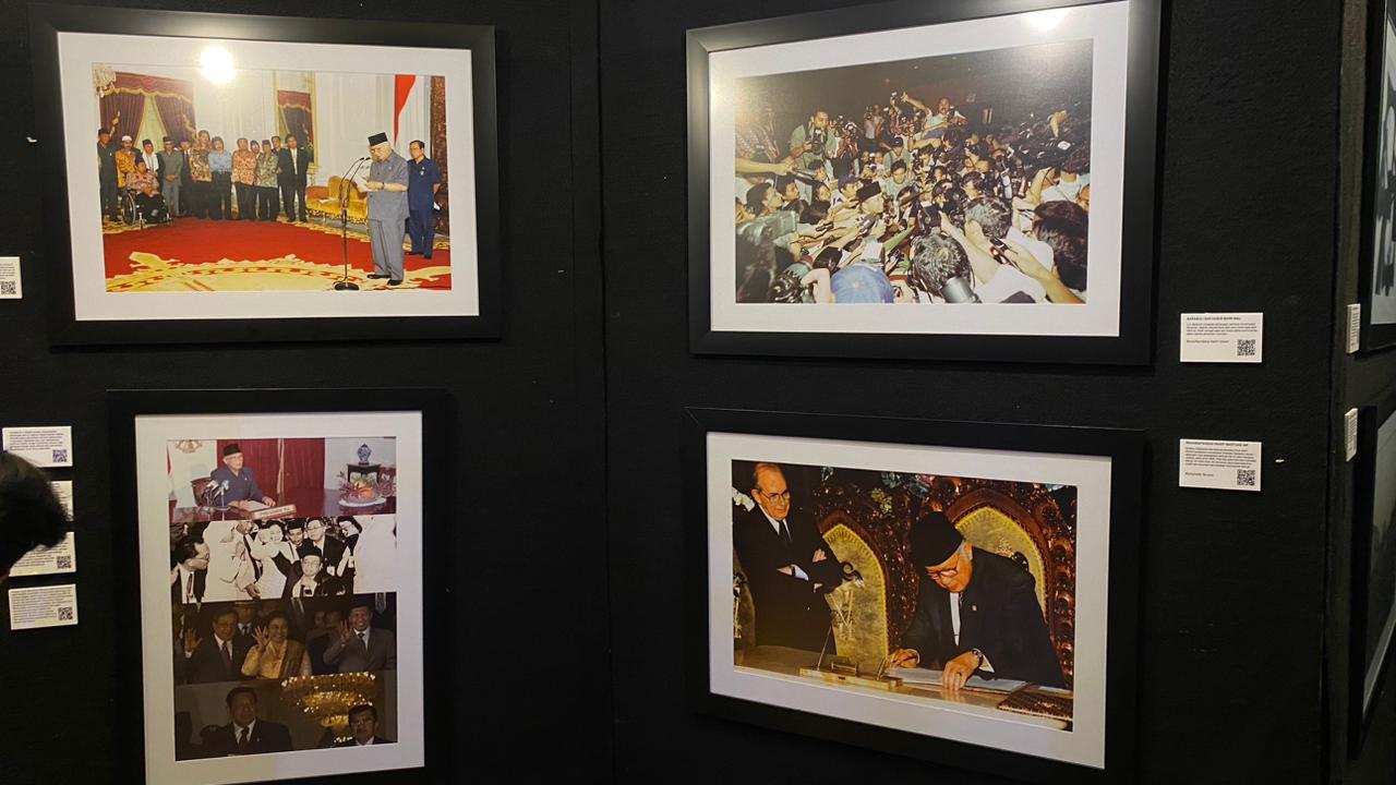 Bisnis Indonesia turut menyelenggarakan pameran foto dalam gelaran Bisnis Indonesia Group (BIG) Conference 2025 di Hotel Raffles, Jakarta, Senin (8/12/2025). JIBI/Akbar Evandio