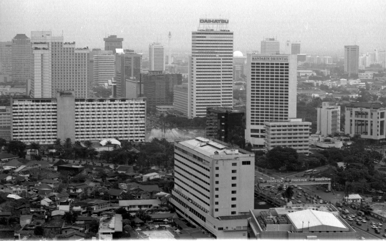 Gedung perkantoran di kawasan Jalan Jendral Sudirman di tahun 1990. Bisnis/Kelik Taryono