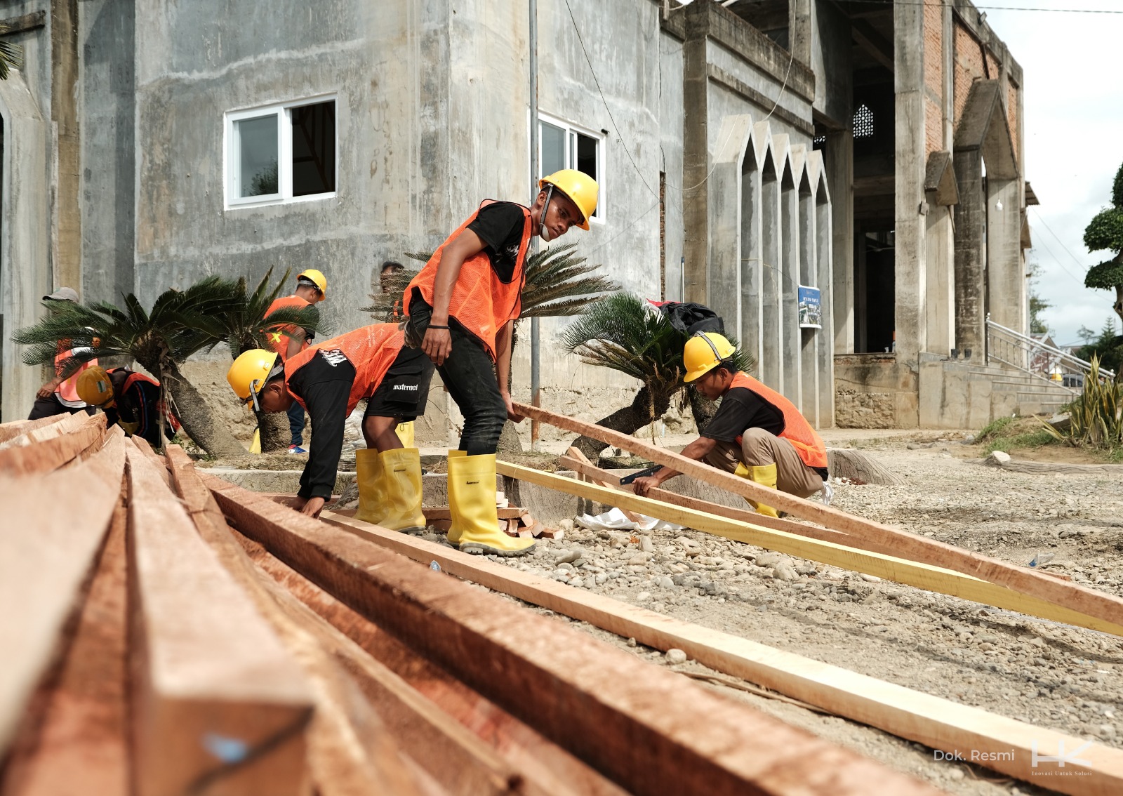 Hutama Karya Pulihkan Akses dan Siapkan 120 Huntara di Aceh Tamiang