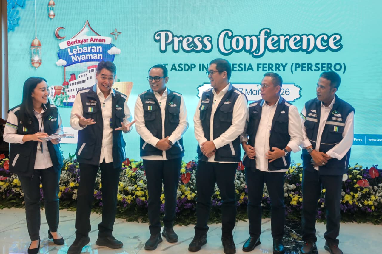 Jajaran direksi dan manajemen PT ASDP Indonesia Ferry (Persero) saat memberikan penjelasan mengenai persiapan arus mudik di Pelabuhan Merak.