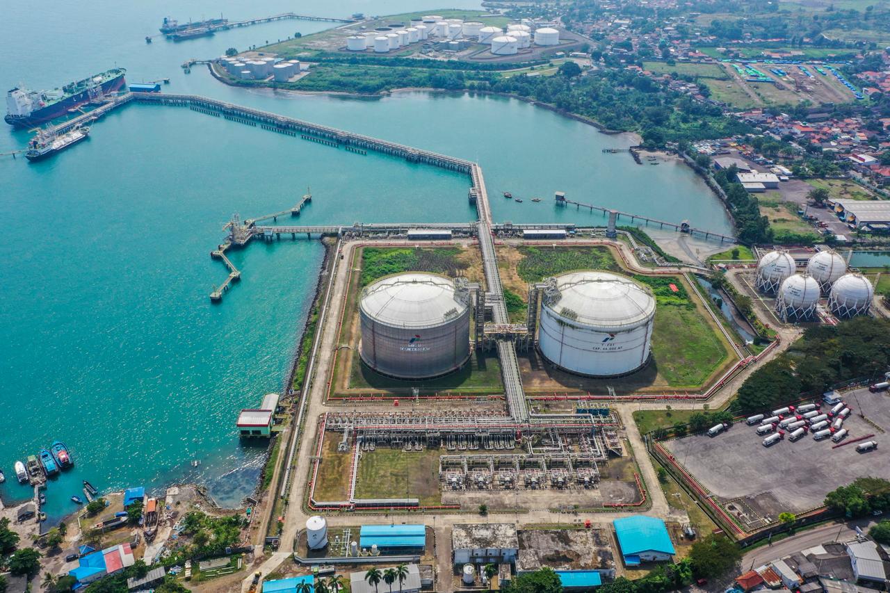 Bukti Komitmen Pada Lingkungan, Dua Terminal Energi PET Raih Proper Hijau