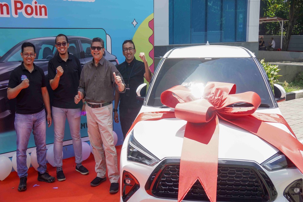 1 unit mobil Toyota Yaris Cross, diserahkan kepada IR. Rudy Abdul Rahman, seorang wiraswasta yang telah menjadi pelanggan setia Telkomsel selama 10 tahun yang menukarkan 514 poin yang dimiliki. Telkomsel berharap melalui program ini, dapat senantiasa terus meningkatkan pengalaman digital pelanggan sekaligus melengkapi kebahagiaan mereka dalam menjalani aktivitas digital hariannya