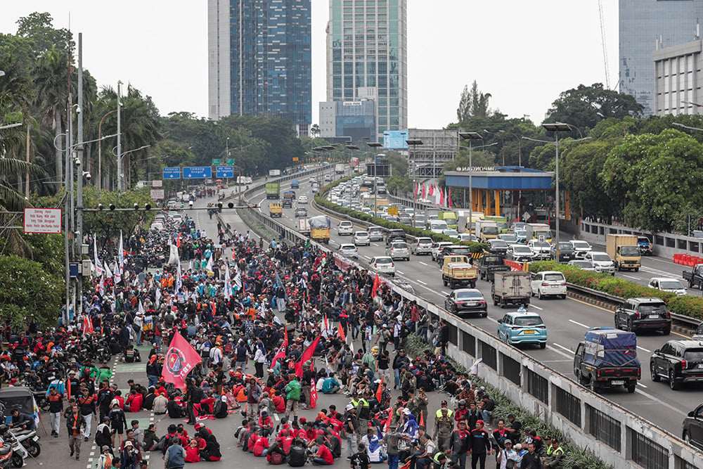 Riak-Riak Aksi Demo dan Pengaruhnya ke Stabilitas Dunia Usaha