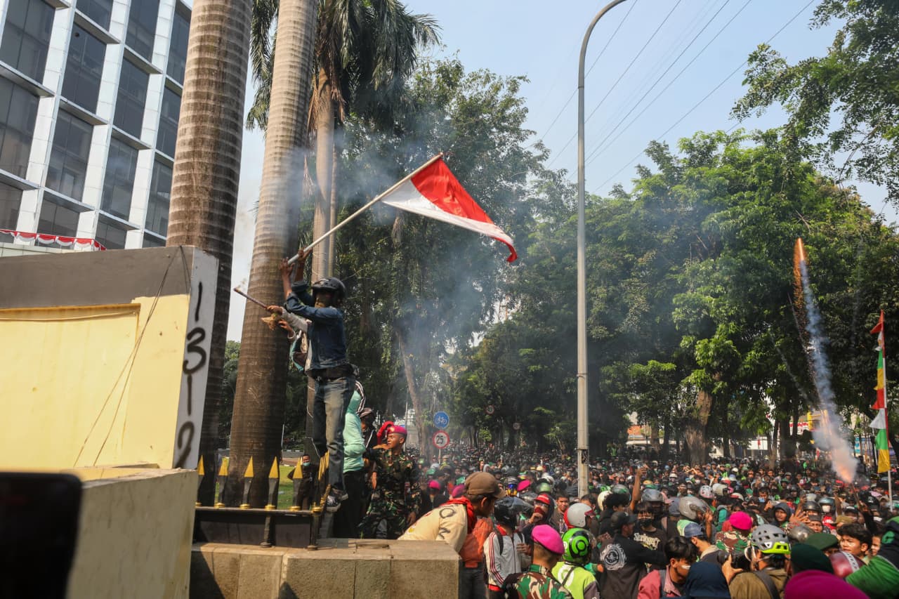Ini Foto Kerusuhan di Mako Brimob, Pendemo Marah Ditembaki Gas Air Mata