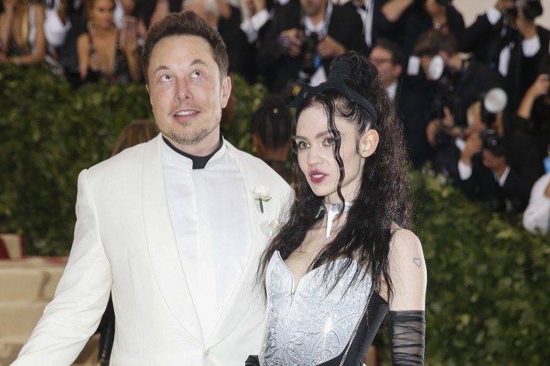 Elon Musk dengan Grimes/Antara