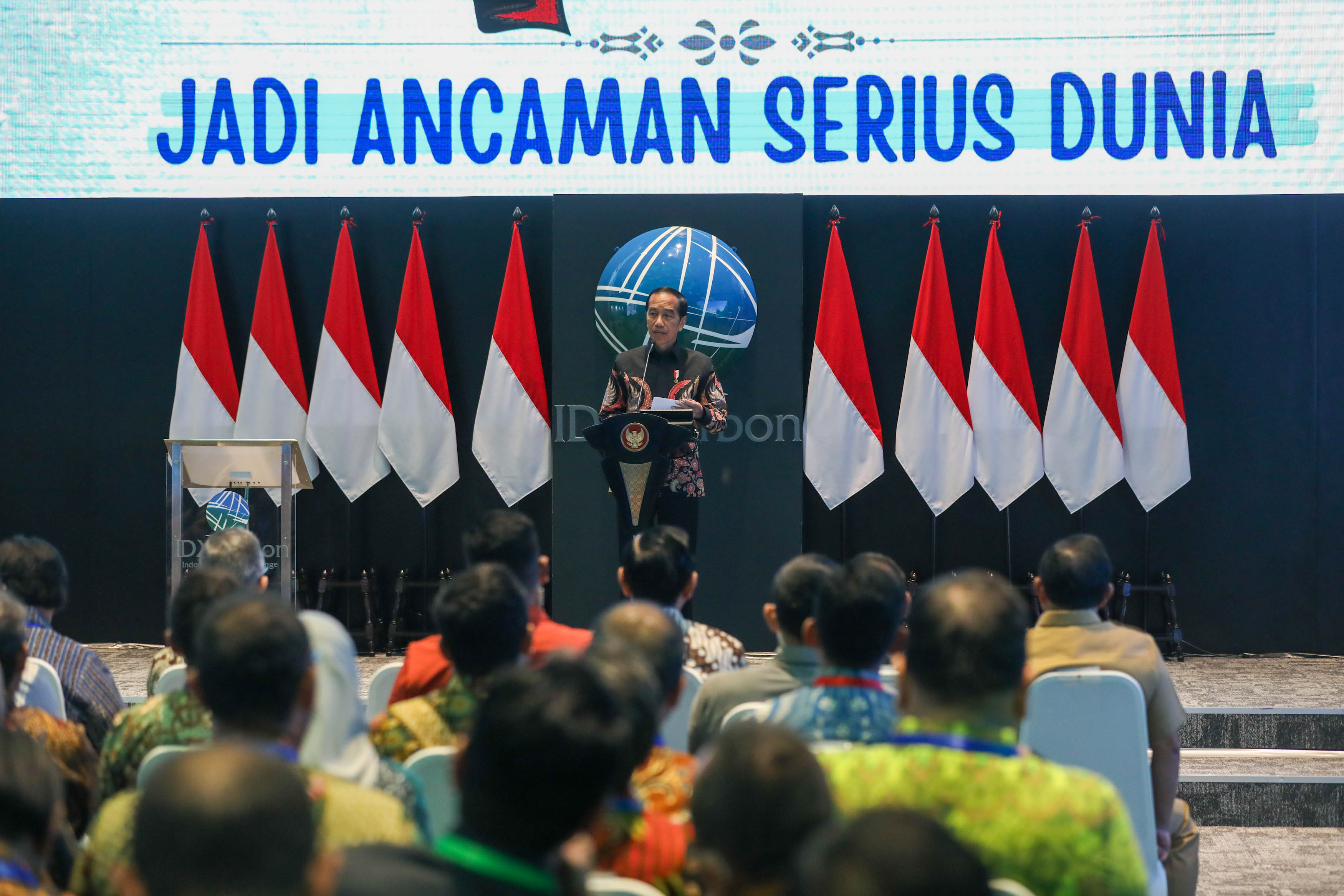 Presiden Joko Widodo memberikan arahan sebelum peluncuran Bursa Karbon Indonesia (IDX Carbon) di Bursa Efek Indonesia, Jakarta, Selasa (26/9/2023). - Bisnis/Himawan L Nugraha