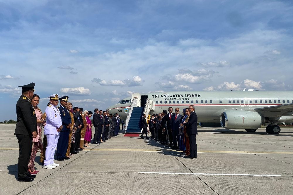 Pesawat TNI Angkatan Udara dengan nomor seri B737-A7309 yang akan mengantar Presiden ke-7 RI Joko Widodo (Jokowi) dan Iriana Joko Widodo mudik ke Solo, Jawa Tengah pada Minggu (20/10/2024). JIBI/Akbar Evandio 