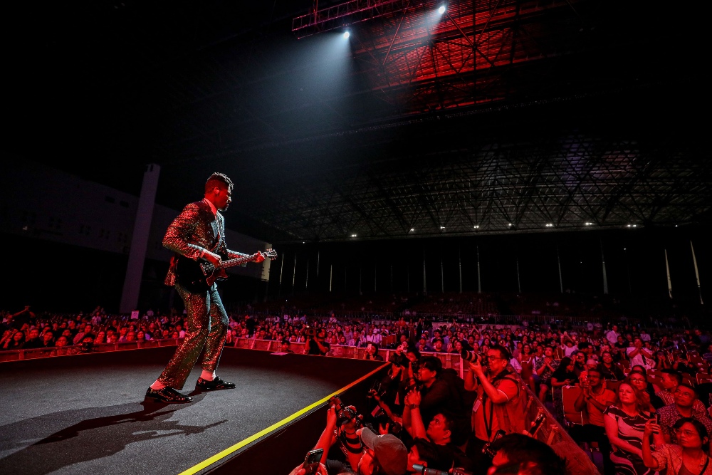 Penyanyi Jon Batiste tampil pada acara myBCA International Java Jazz Festival 2026 di NICE PIK 2, Kabupaten Tangerang, Banten, Jumat (29/5/2026)./Bisnis-Eusebio Chrysnamurti