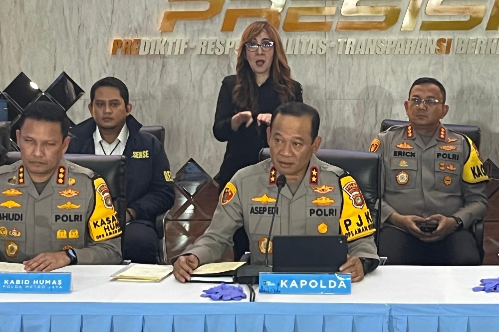 Kapolda Metro Jaya Irjen Asep Edi Suheri di Polda Metro Jaya, Jakarta, Selasa (11/11/2025)/Bisnis-Anshary Madya Sukma