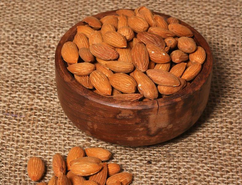 manfaat almond bagi kesehatan jantung