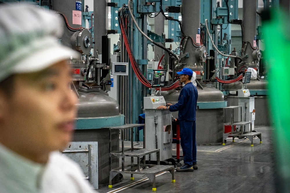 PREMIUM NOTE: Saham UNTR, Emiten Kawasan Industri, hingga Aksi Pemegang BUMI
