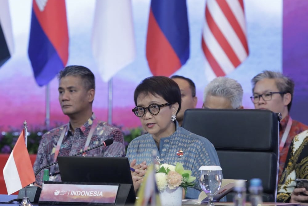 Menteri Luar Negeri RI Retno Marsudi bersama 10 Menlu Asean dalam rangkaian acara Asean Ministerial Meeting (AMM) 2023 di Hotel Shangri-La, Jakarta./Dok. Kemlu RI.