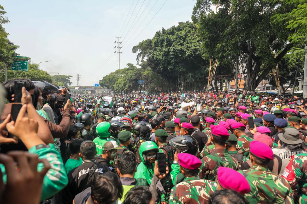 Ini Foto Kerusuhan di Mako Brimob, Pendemo Marah Ditembaki Gas Air Mata