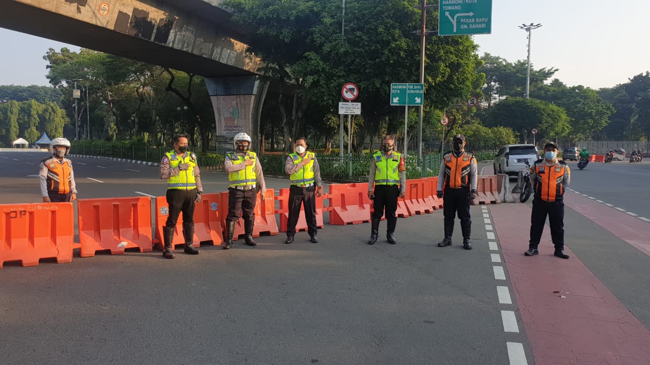 Foto Foto Ppkm Darurat Hari Pertama Di Jakarta