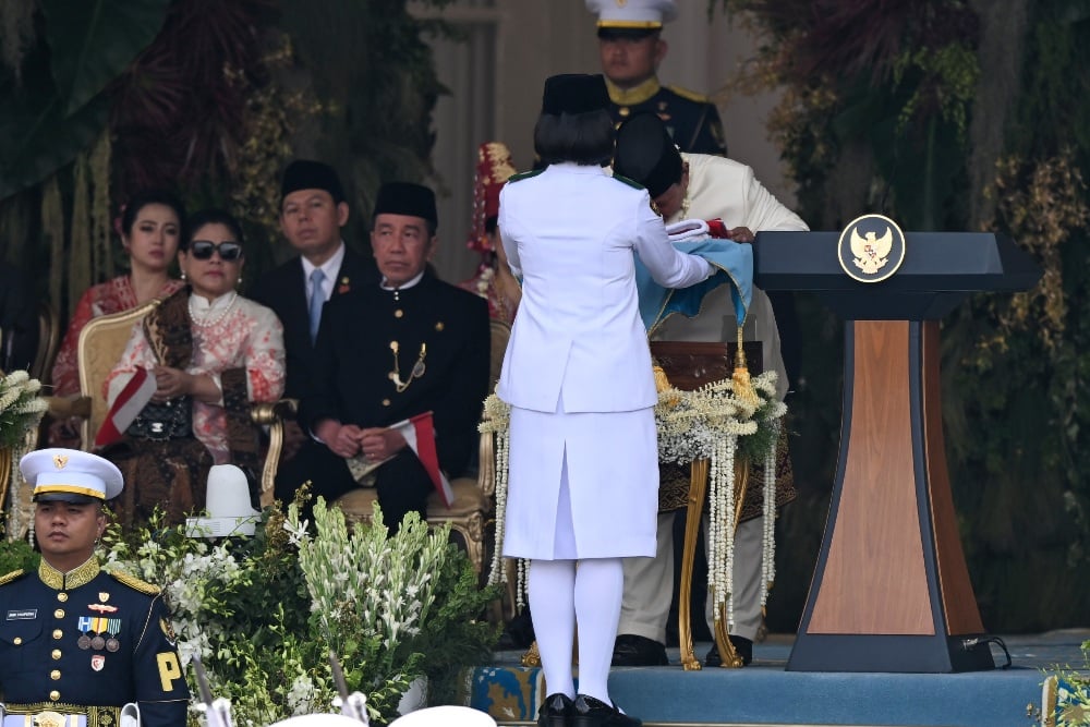 Potret Khidmat Detik-Detik Proklamasi dan Momen Perdana Prabowo Cium Merah Putih