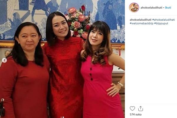Bergaun Merah ala Putri China, Puput Nastiti Tampil Serasi Bersama Ahok