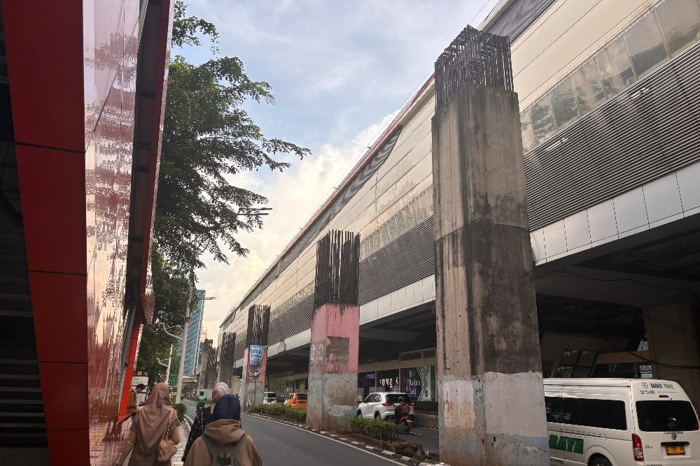 Menagih Janji Pramono Bereskan 'Bangkai' Tiang Monorel