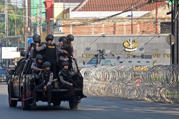 BENTROK DI MAKO BRIMOB: Lima Anggota yang Gugur Personel Terbaik
