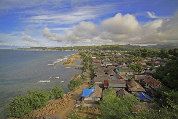 Wisata Keluarga di Pantai Dato Majene