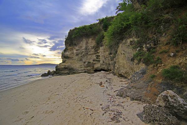 Wisata Keluarga di Pantai Dato Majene
